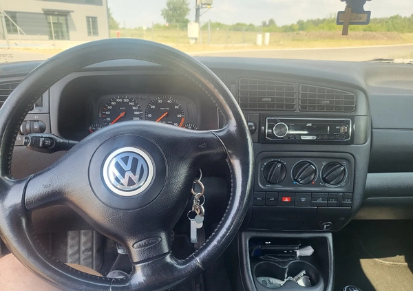 Volkswagen Golf cena 11900 przebieg: 215527, rok produkcji 2002 z Dębno małe 121